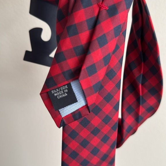 Tommy Hilfiger Red and Navy Necktie - Picture 7 of 7